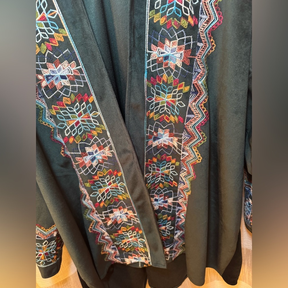 Dark Green Embroidered Velvet Kimono Jacket - Picture 8 of 12